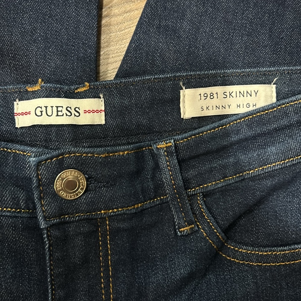 Guess Jeans - Picture 4 of 6